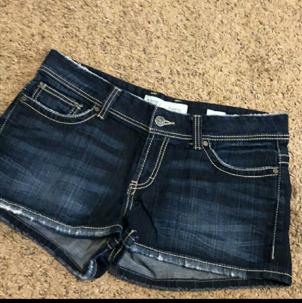 BKE Payton size 33 denim shorts